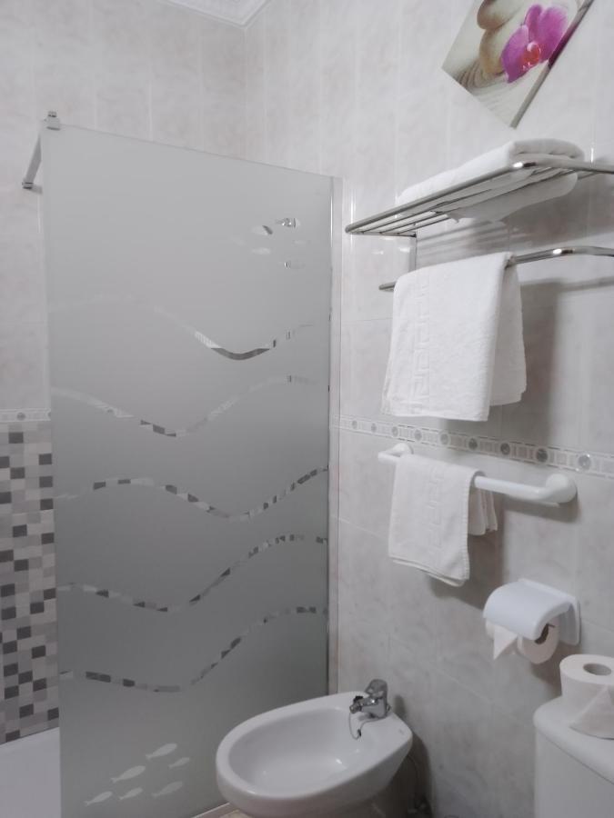 Hotel Hostal Los Arcos Chipiona Esterno foto