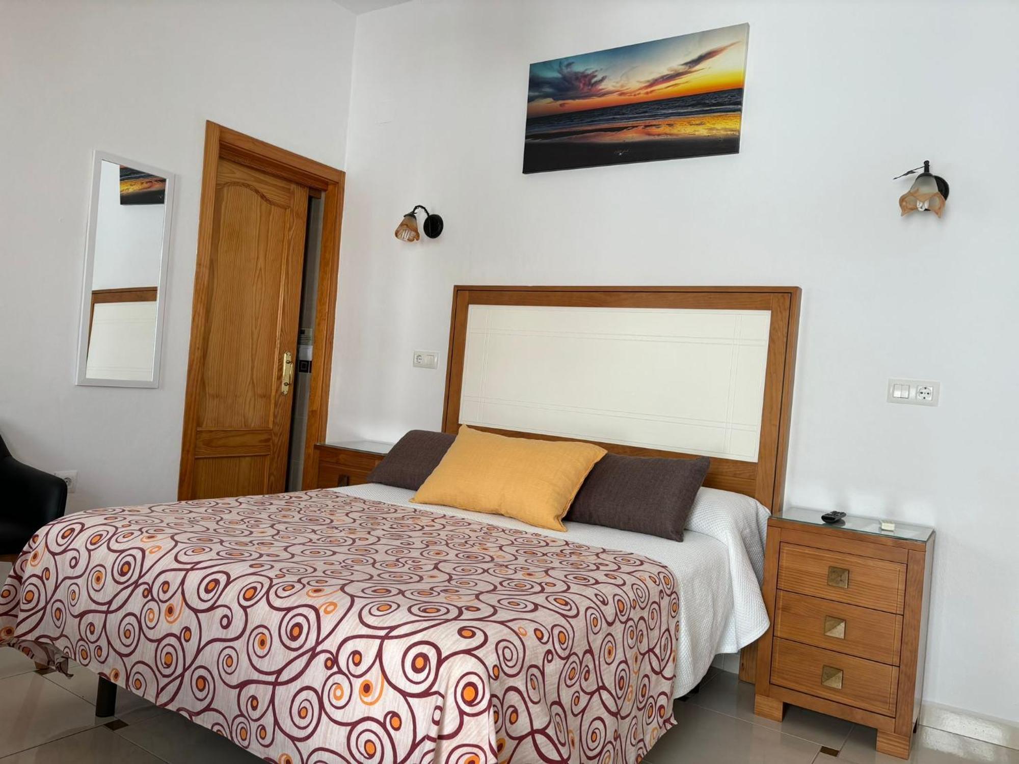 Hotel Hostal Los Arcos Chipiona Esterno foto