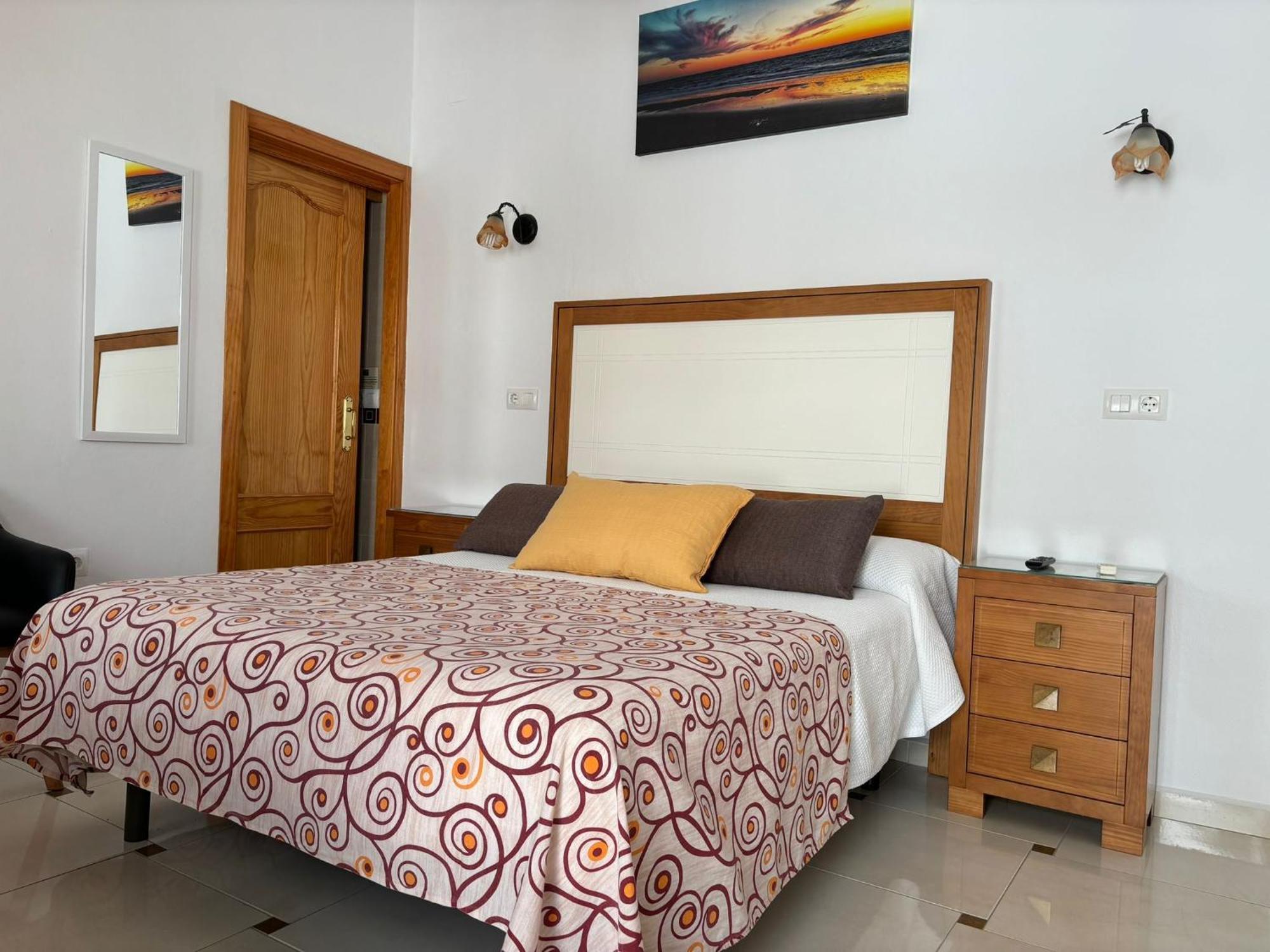 Hotel Hostal Los Arcos Chipiona Esterno foto